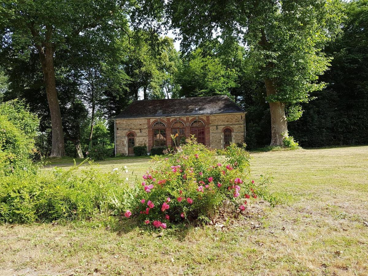 Hotel Logis Relais Des Cailleres Saint Pavace Exterior foto